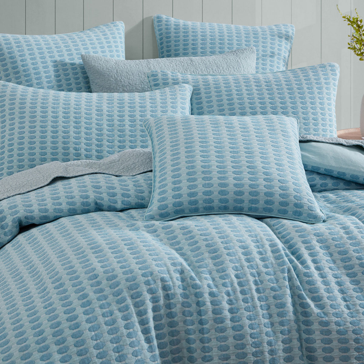 Platinum Collection Frankie Turquoise Honeycomb Waffle Jacquard Quilt Cover Set King