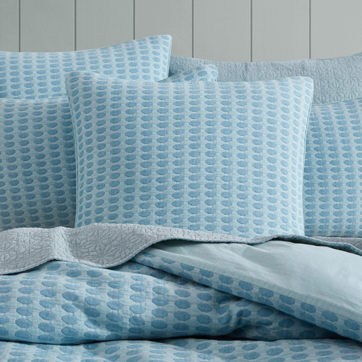 Platinum Collection Frankie Turquoise Honeycomb Waffle Jacquard Quilt Cover Set Queen