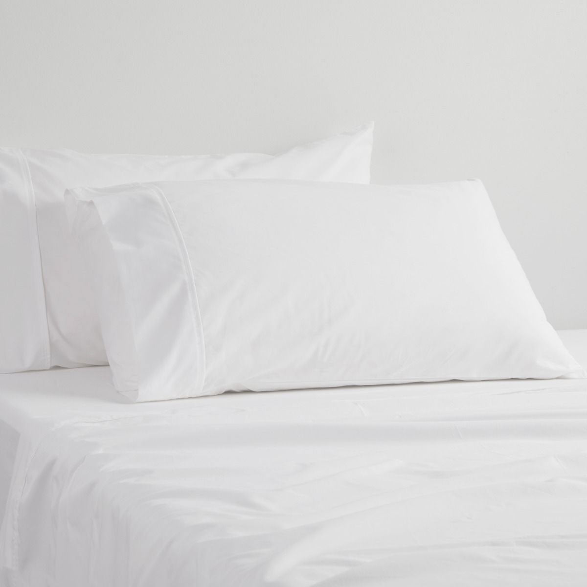 Logan and Mason 250TC 50% Polyester 50% Cotton Percale Sheet Set White 50cm Wall King Single